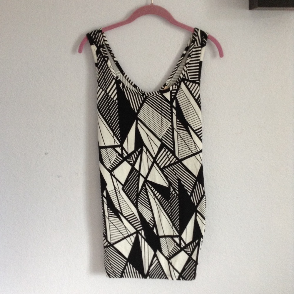 Forever 21 L Black and white geometric bodycon